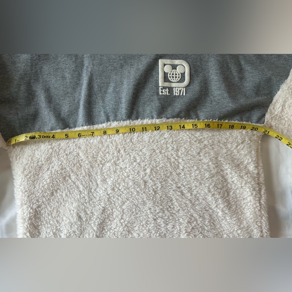 XSmall Walt Disney World Resort Spirit Jersey. Gray and white (fleece) - Picture 7 of 9